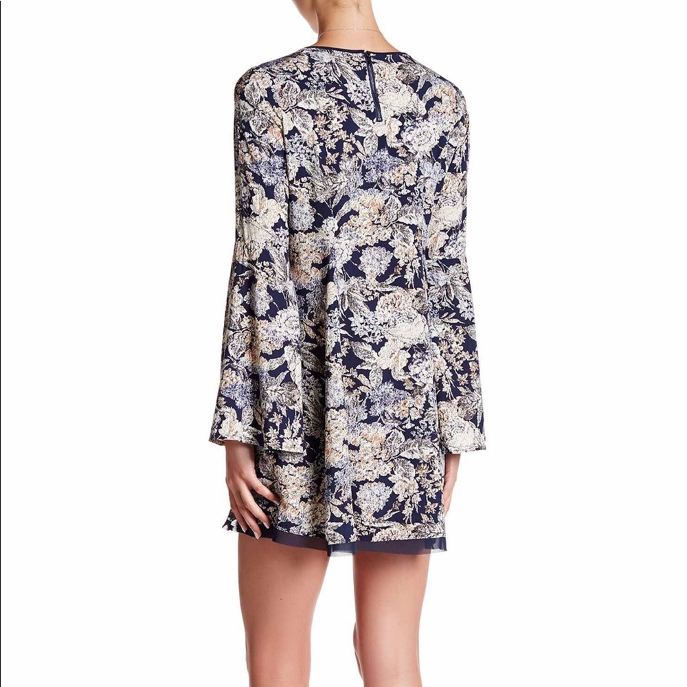 DRESS FORUM BELL SLEEVE MINI DRESS - Picture 2 of 7